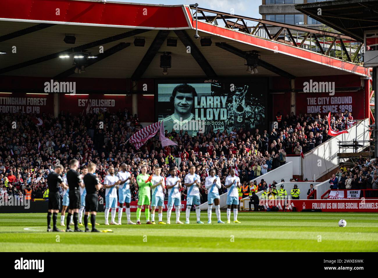 The City Ground, Nottingham, UK. 30th Mar, 2024. Premier League Football, Nottingham Forest versus Crystal Palace; Players and fans applaud Larry Lloyd who [passed away recently Credit: Action Plus Sports/Alamy Live News Stock Photo