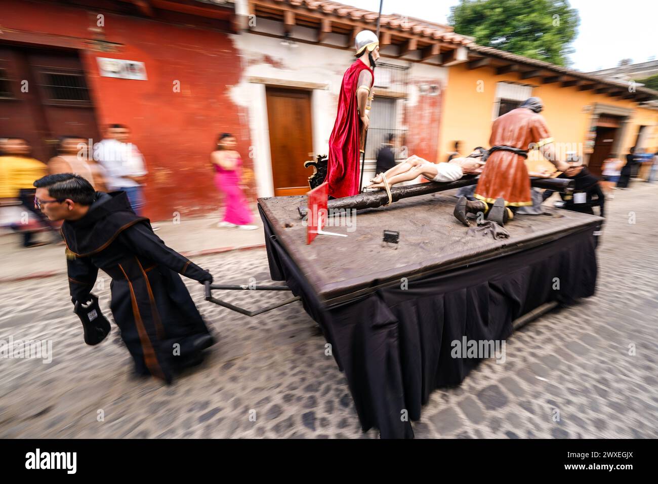 Processional Float Antigua, Guatemala. 29th Mar, 2024. Catholic penitents roll a ...