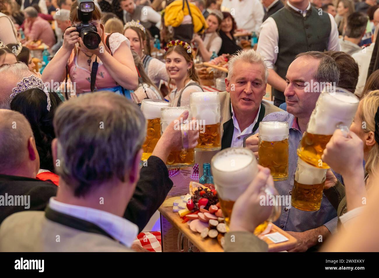 Nürnberg Frühlingsvolksfest 2024 Bieranstich Nürnberg Bayern Deutschland *** Nuremberg Spring