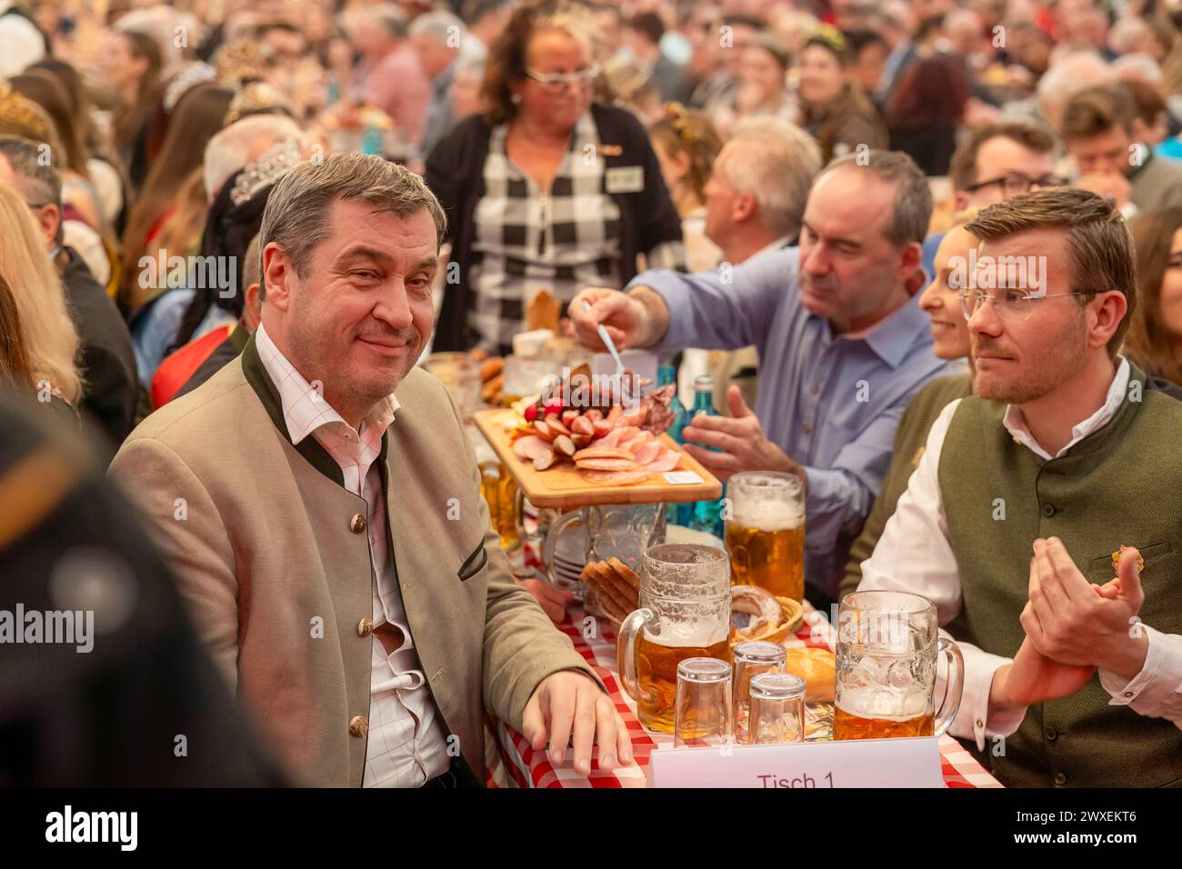 Nürnberg Frühlingsvolksfest 2024 Bieranstich Ein glücklicher