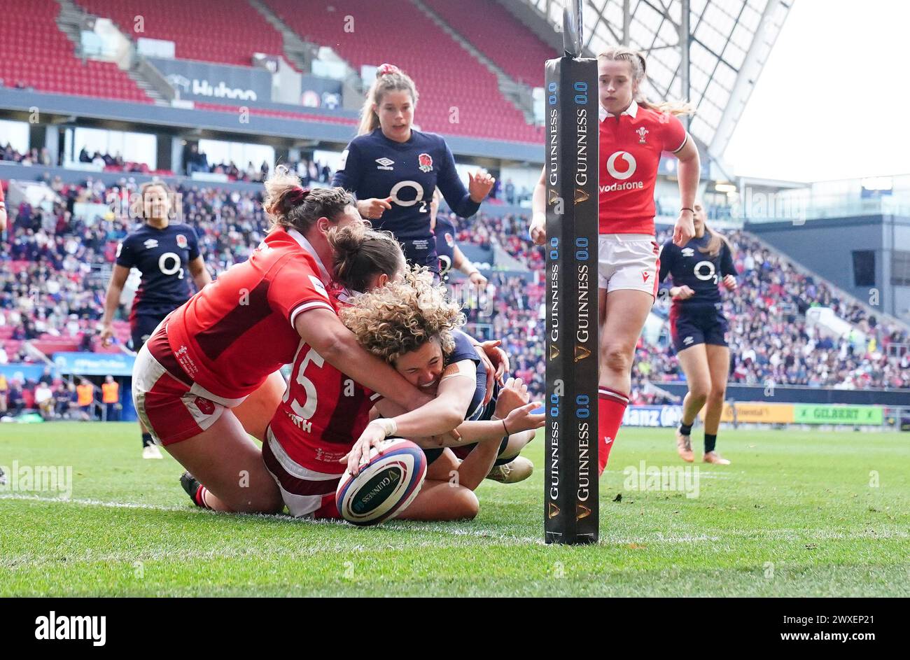 England's Ellie Kildunne scores scores their side's fifth try of the game during the Guinness Women's Six Nations match at Ashton Gate, Bristol. Picture date: Saturday March 30, 2024. Stock Photo