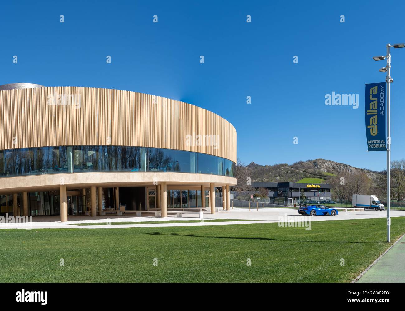 Varano de' Melegari, Italy (25th March 2024) - The building of the Dallara Academy (2018, architect Alfonso Femia) with a blue Dallara Stradale car Stock Photo