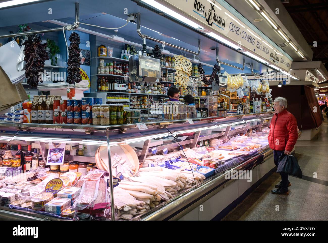 Trockenfisch und Eingelegtes, Markthalle Mercat de Santa Caterina, Barcelona, Katalonien, Spanien Stock Photo