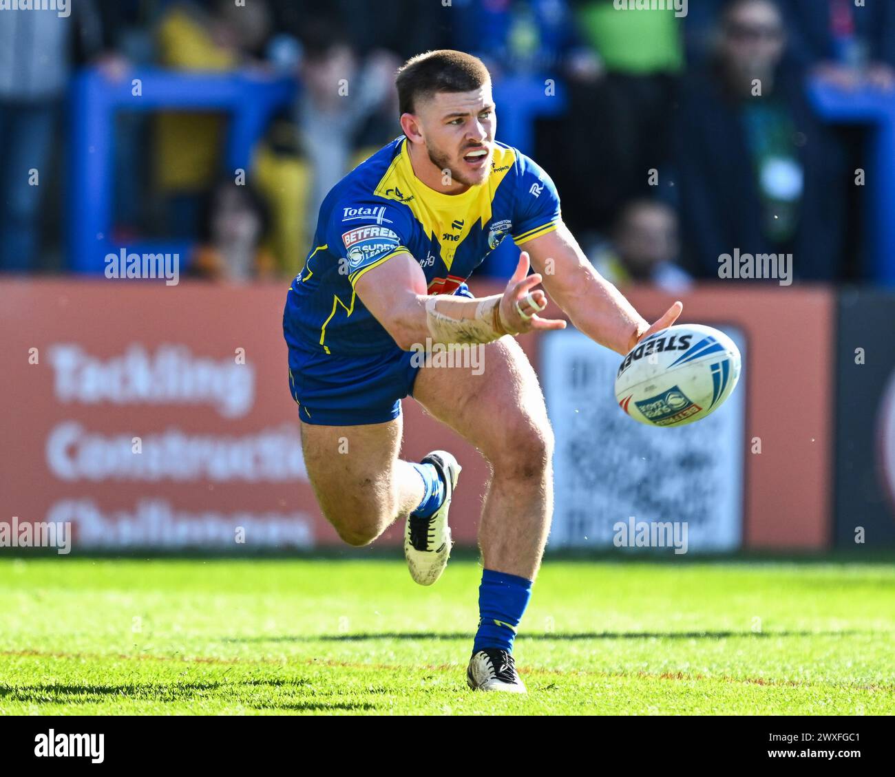 Danny Walker of Warrington Wolves passes the ball during the Betfred Super League match Warrington Wolves vs Catalans Dragons at Halliwell Jones Stadium, Warrington, United Kingdom, 30th March 2024  (Photo by Craig Thomas/News Images) Stock Photo