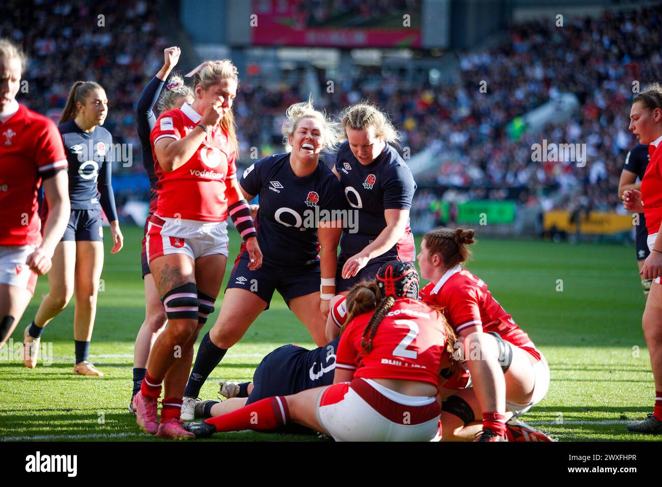 Maud Muir (Gloucester-Hartpury) scores for England  and Marlie Packer (Saracens) - captain celebrates   England Women v Wales Women  Round 2 Womens 6 Stock Photo