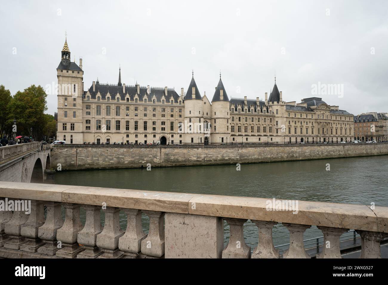 Paris - 1 - La Conciergerie Ancienne porte de cellule - Musee