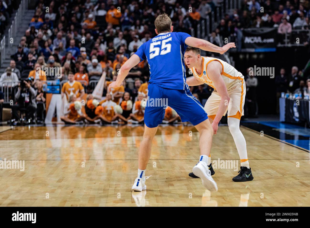 Dalton Knecht (R) Of Tennessee Volunteers In Action Against Baylor ...