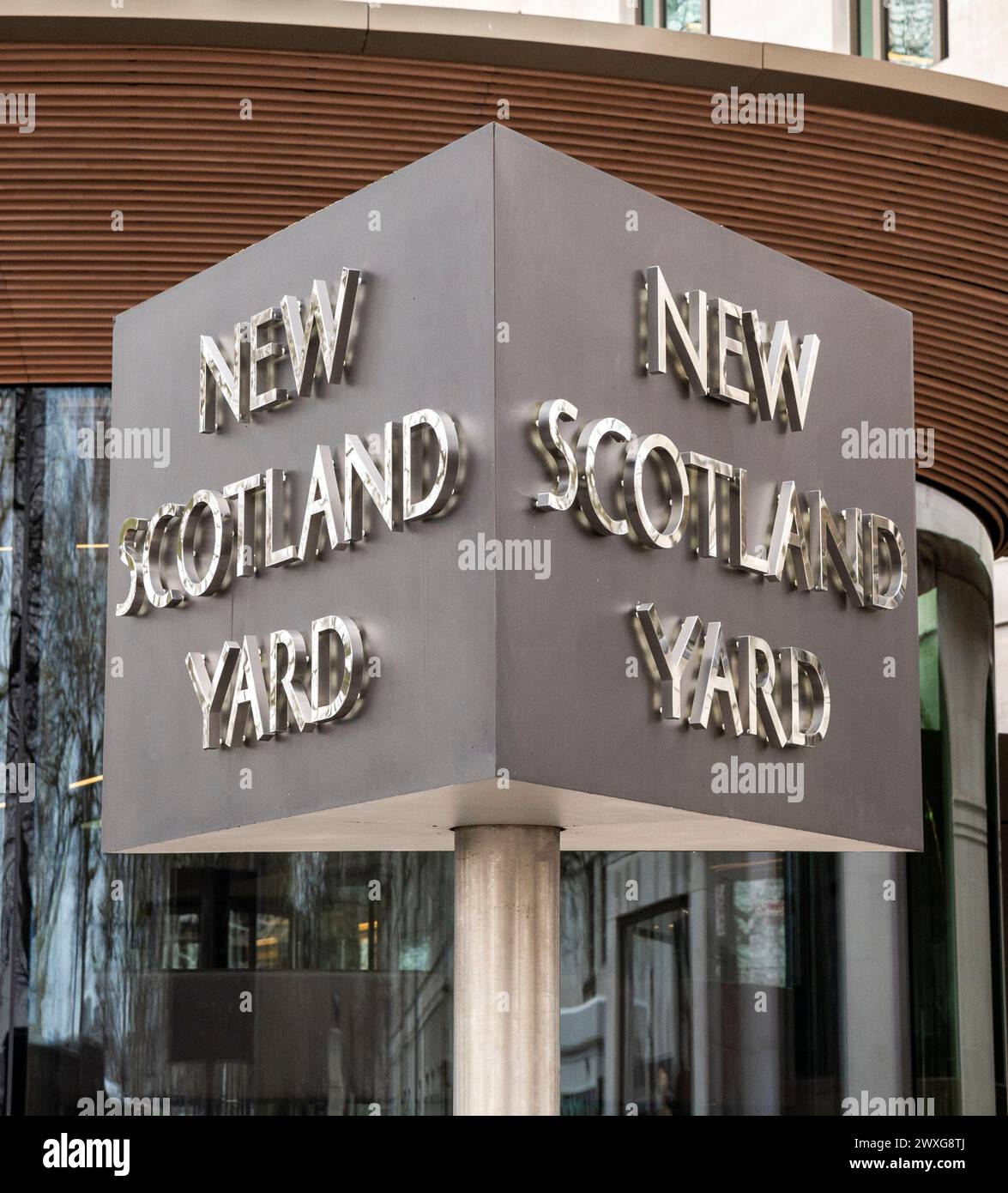 New Scotland Yard sign at the headquarters of the London Metropolitan police. Stock Photo