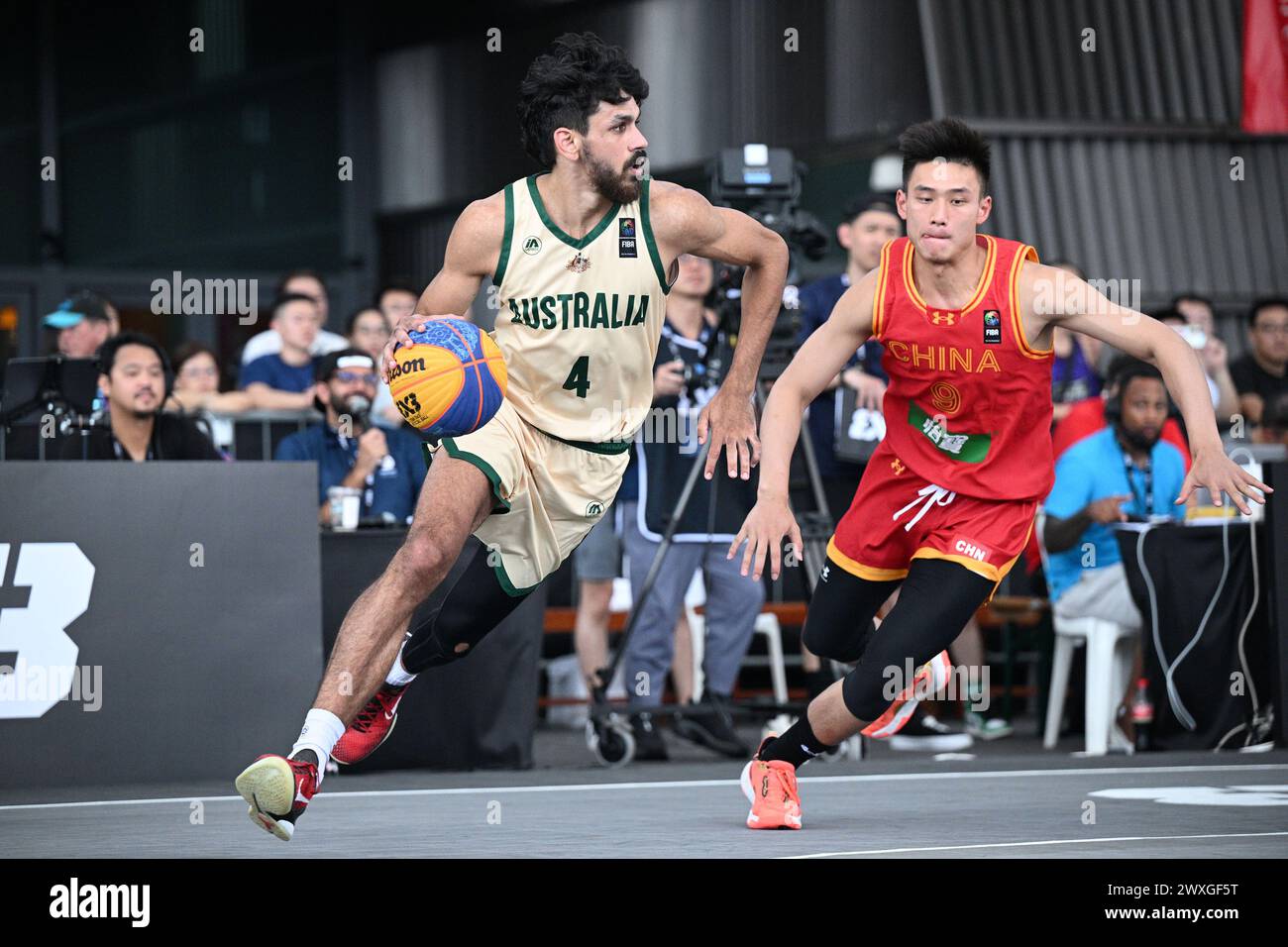 Singapore. 31st Mar, 2024. Lu Pengcheng (R) of China defends William
