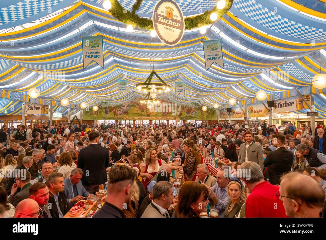 Nürnberg Frühlingsvolksfest 2024 Bieranstich Die Festhalle Papert auf