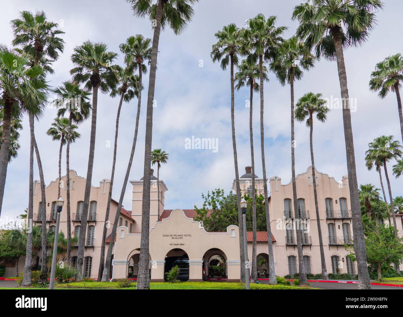Tall palm trees in front of Casa de Palmas Hotel, a historic hotel on Main Street in downtown McAllen, Hidalgo County, Texas, USA. Stock Photo