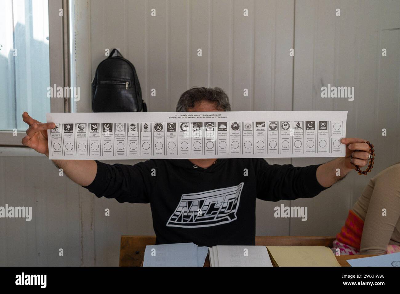 A man shows the ballot paper during the 2024 Turkish local elections. Voting for the local elections on March 31, 2024 has started in Antakya district of Hatay, an earthquake zone. People in the region are seen voting. (Photo by Murat Kocabas / SOPA Images/Sipa USA) Stock Photo