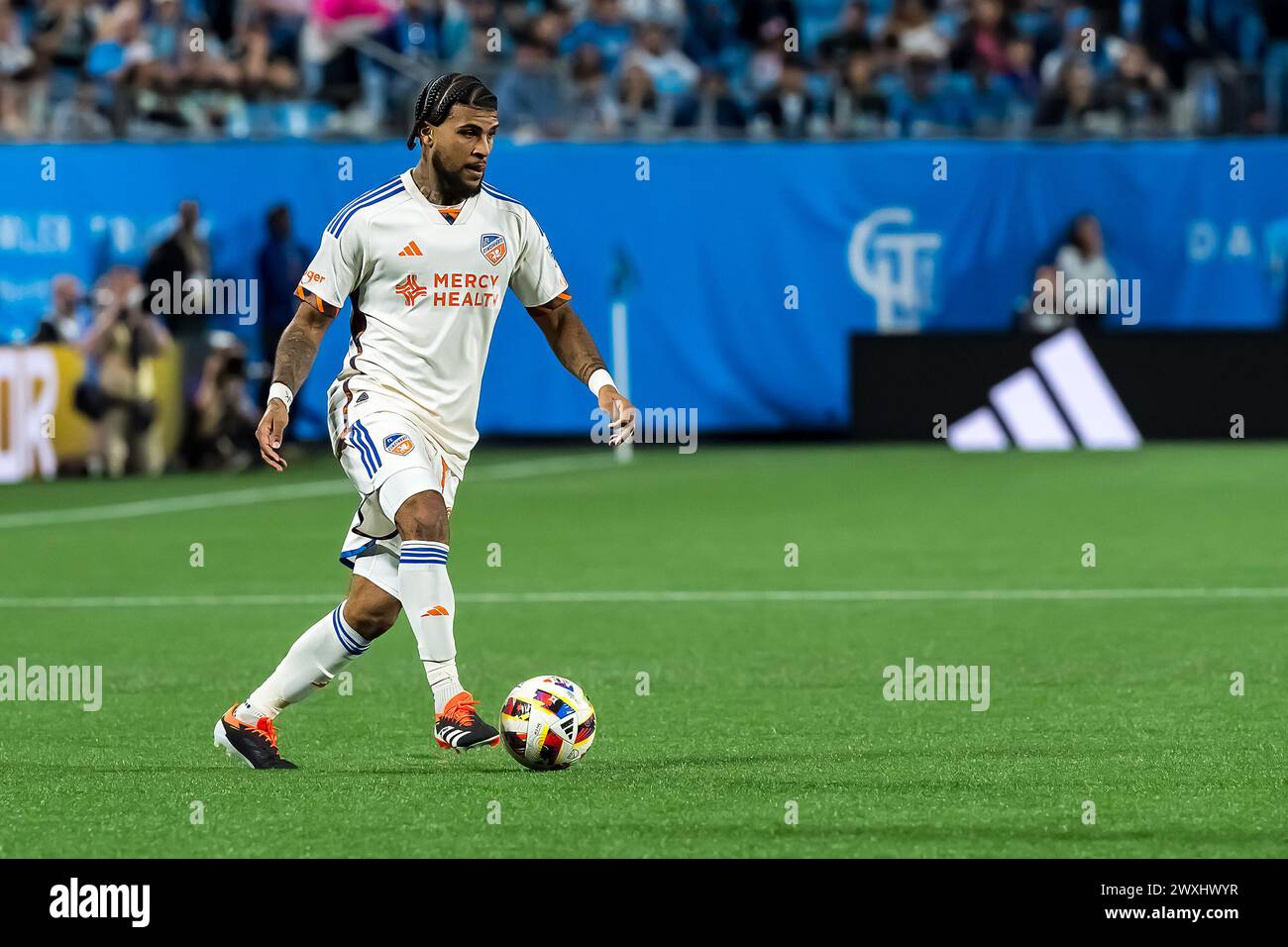 March 30, 2024, Charlotte, Nc, USA: FC Cincinnati Defender DEANDRE YEDLIN (USA) runs down the field during the Charlotte FC Vs FC Cincinnati match at Bank of America Stadium in Charlotte, NC. The match ends in a 1-1 tie in regulation. (Credit Image: © Walter G Arce Sr Grindstone Medi/ASP) EDITORIAL USAGE ONLY! Not for Commercial USAGE! Stock Photo