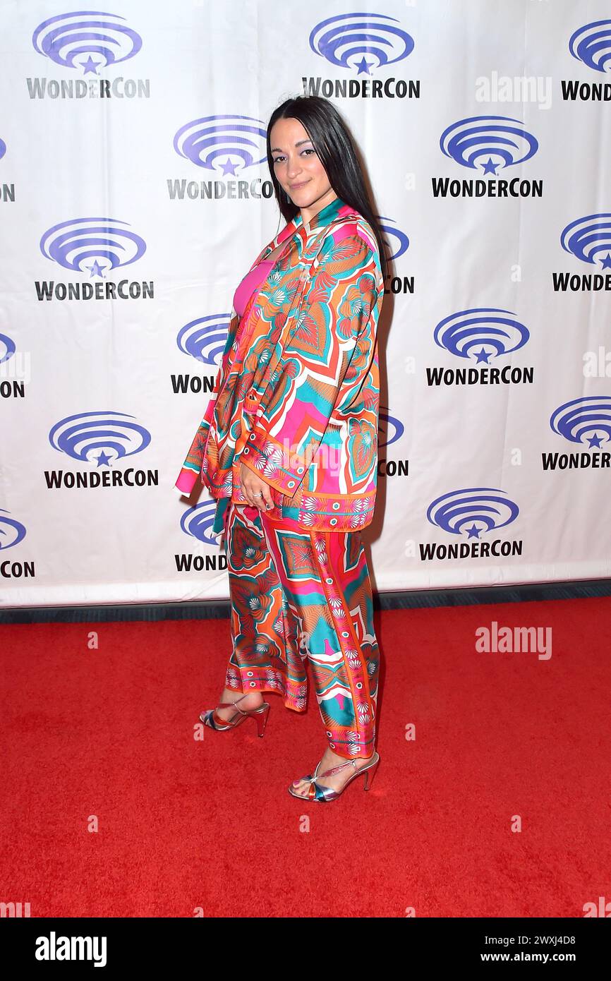 Sara Tomko beim Photocall zur SyFy-Serie 'Resident Alien' auf der