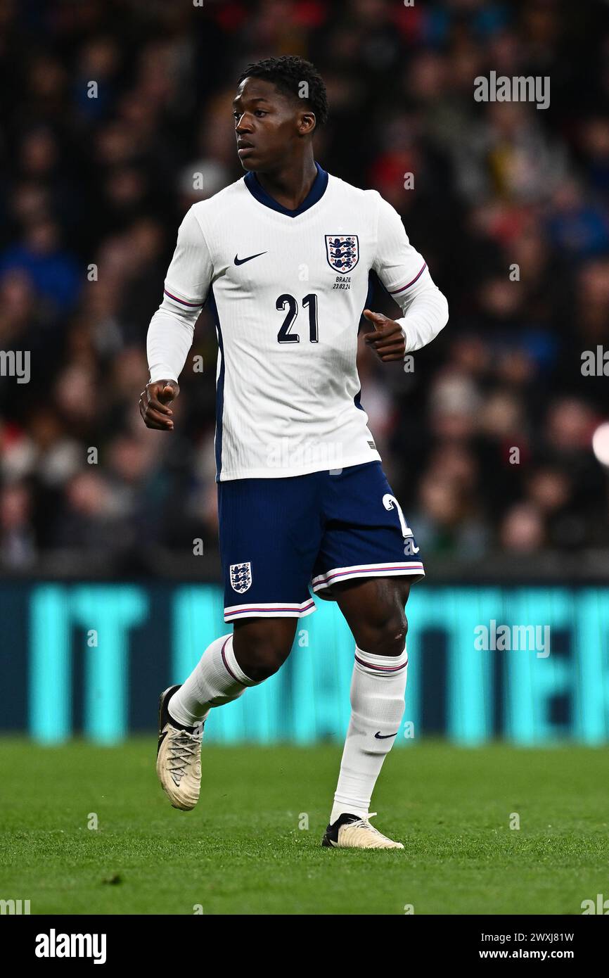 Mainoo Kit Full length body in home kit hi-res stock photography and images - Alamy