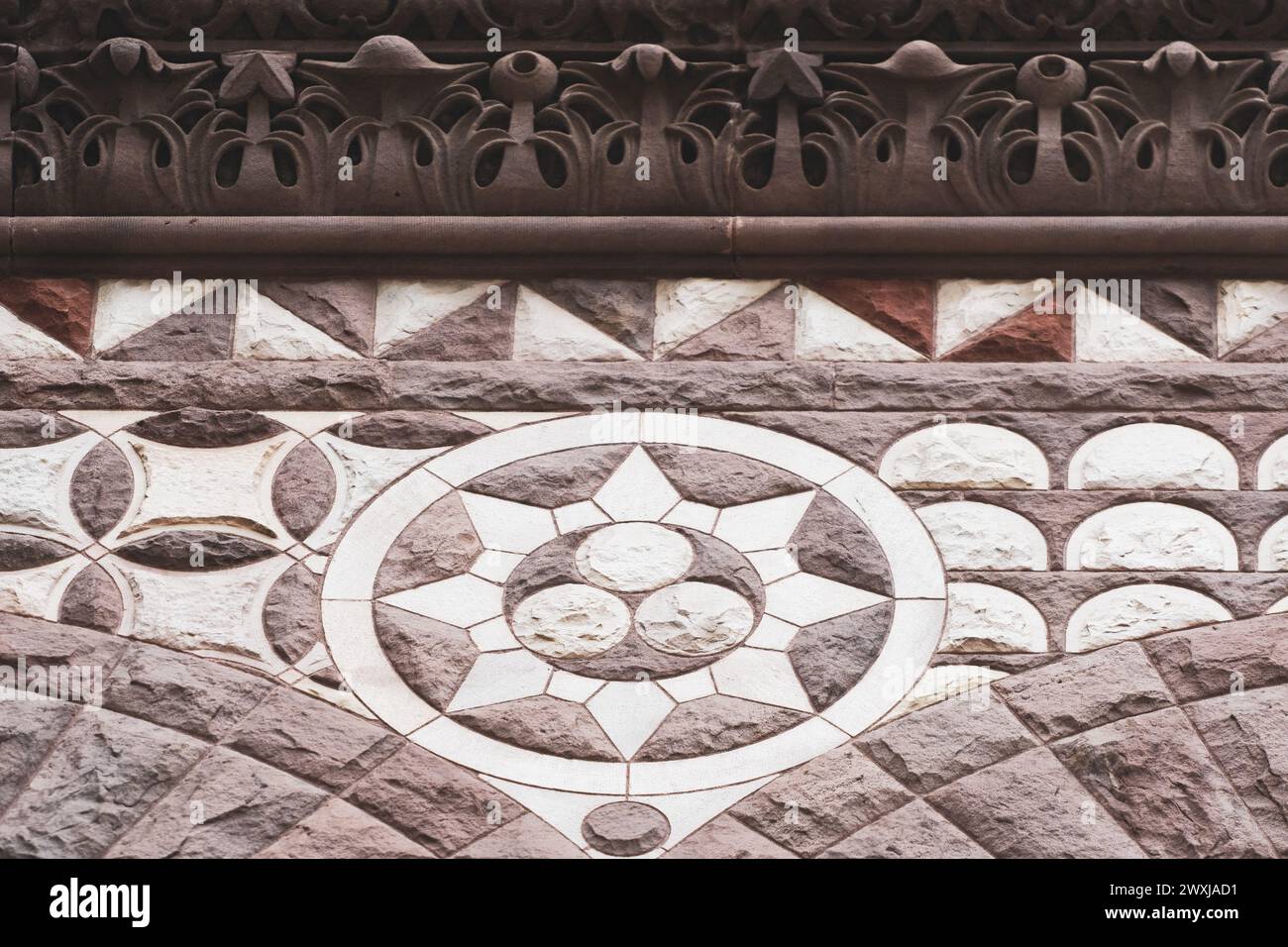 Colomial Atechural Model Colonial architectural features or details in Old City Hall Building ...