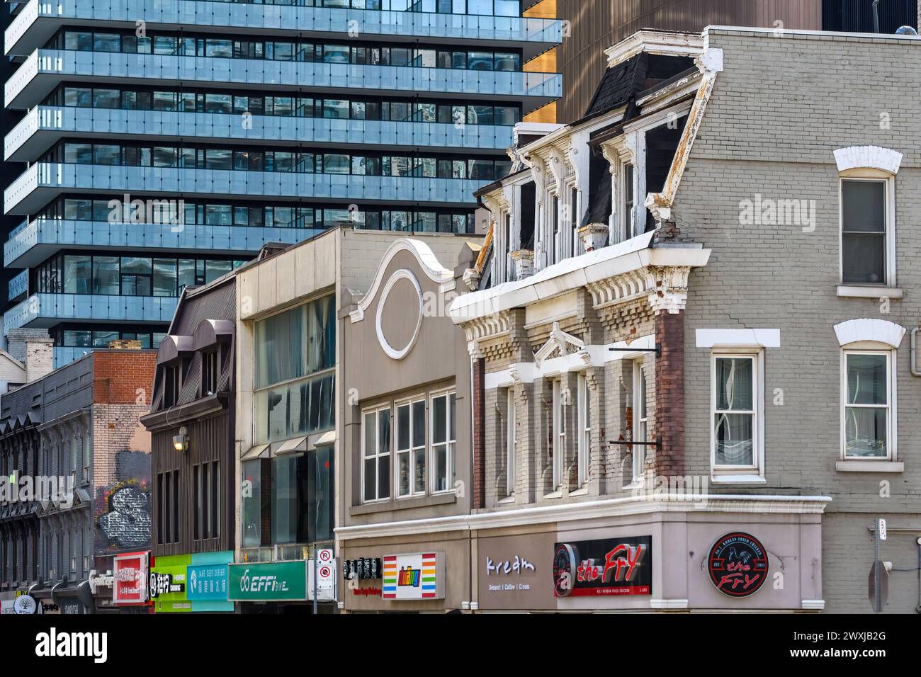 Old house in downtown toronto hi-res stock photography and images - Alamy