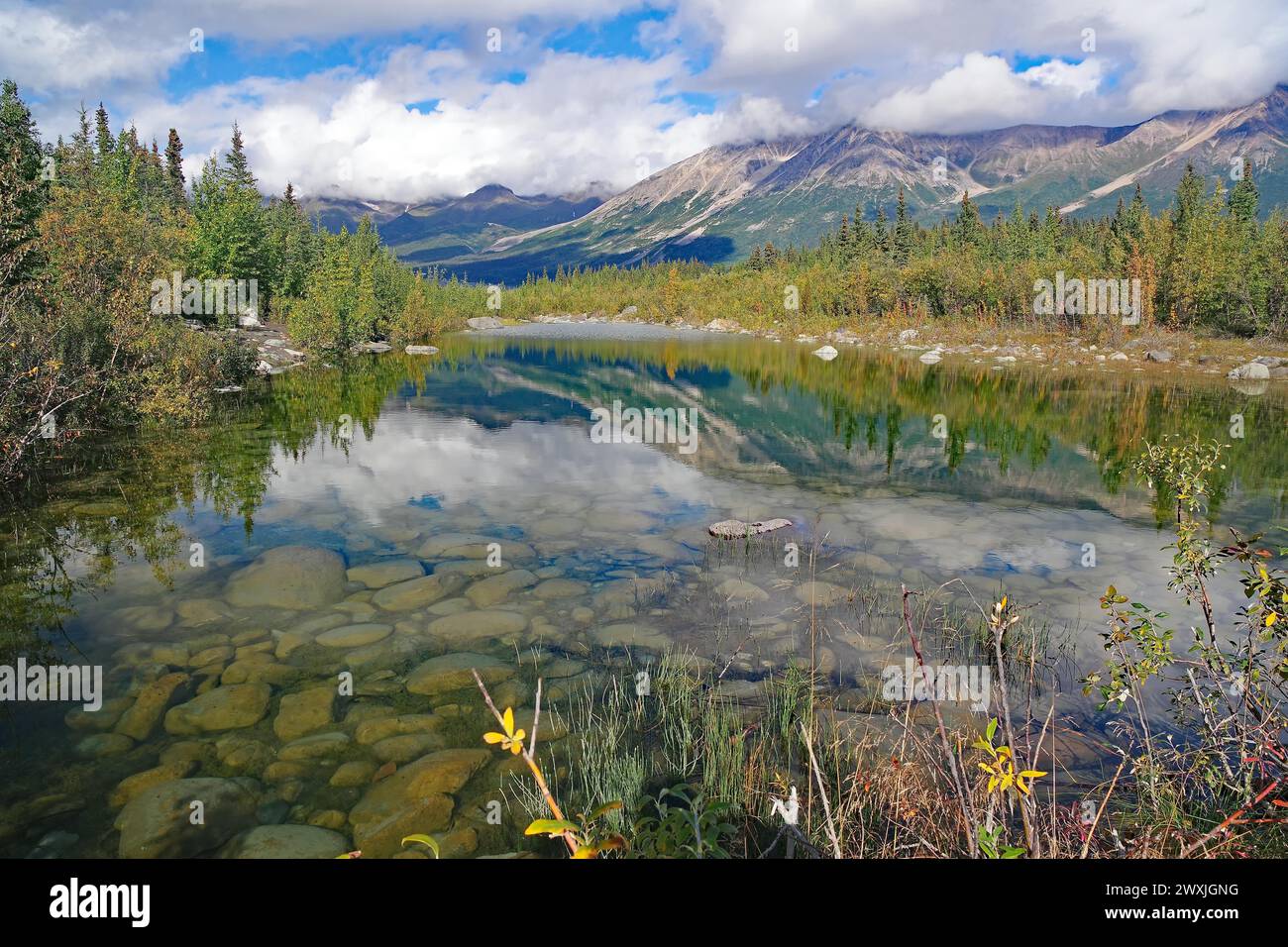 Crystal clear lake reflecting trees and mountains, autumn atmosphere, calendar picture, Copper River Census, Wrangell-St. Elias National Park Stock Photo