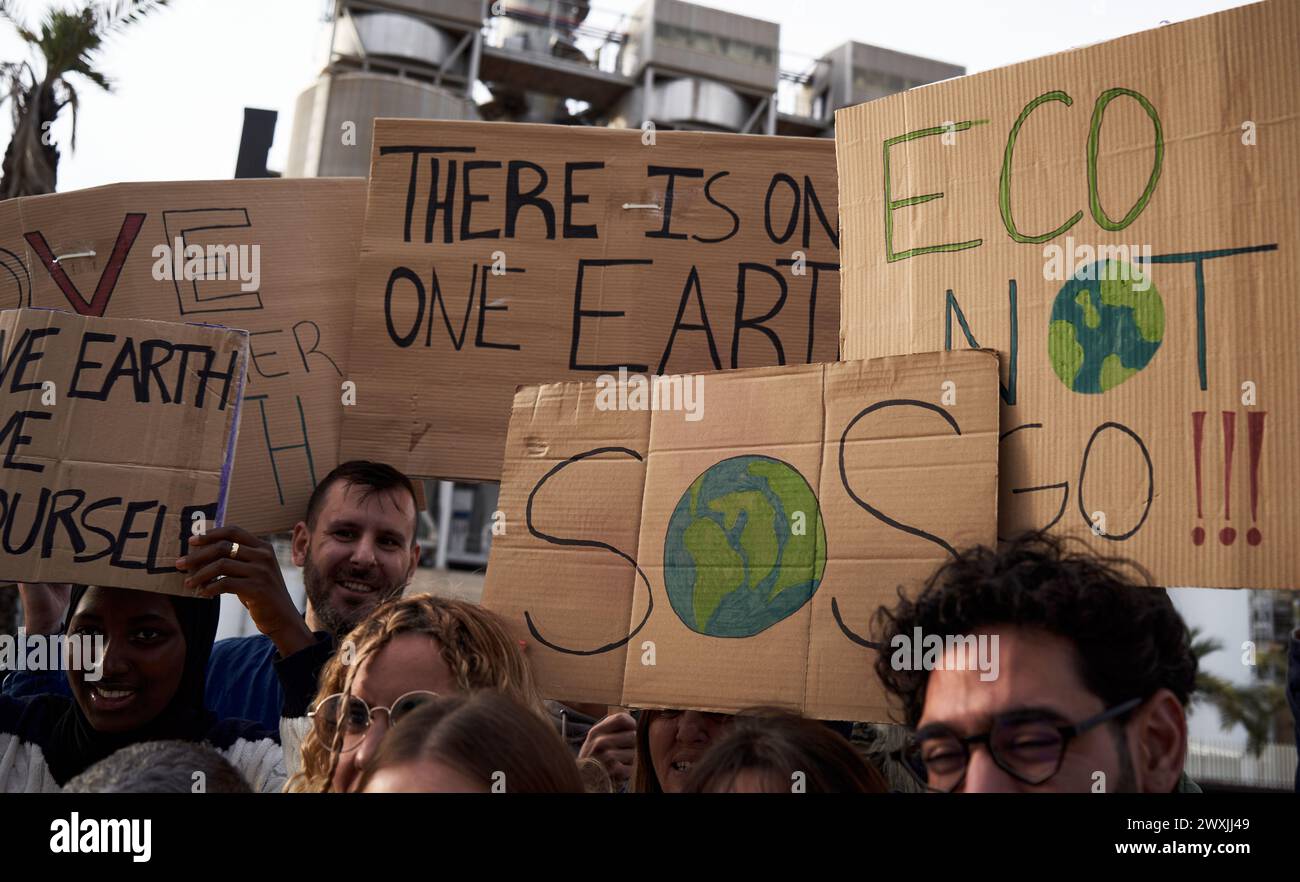 Global warming banners. Activist people protesting for the earth ...