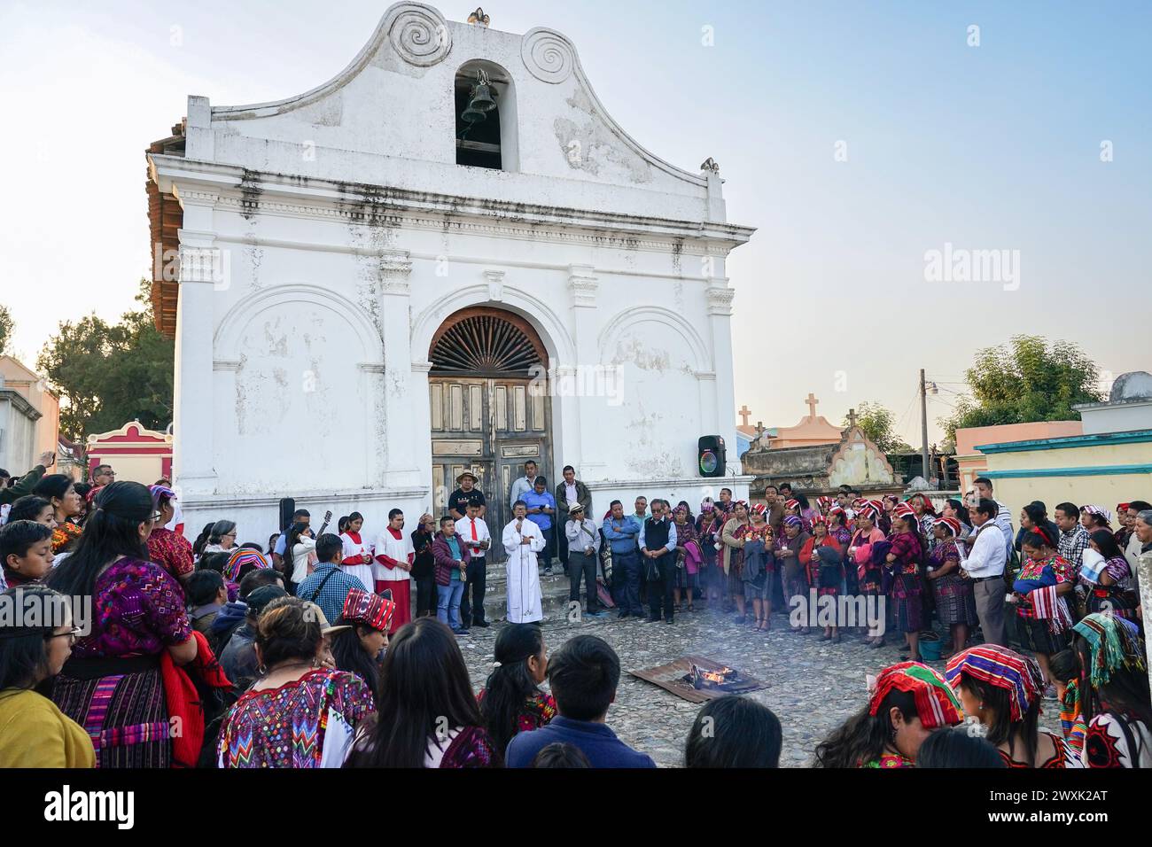 Chichicastenango, Guatemala. 30th Mar, 2024. A Catholic priest leads a Christian and Mayan ceremony at the start of a candlelit vigil for Jesus on Holy Saturday at the Cementerio De Chichicastenango, March 30, 2024 in Chichicastenango, Guatemala. The Catholic Church and Mayan beliefs long ago mixed together in indigenous regions of Guatemala in a process called syncretism. Credit: Richard Ellis/Richard Ellis/Alamy Live News Stock Photo