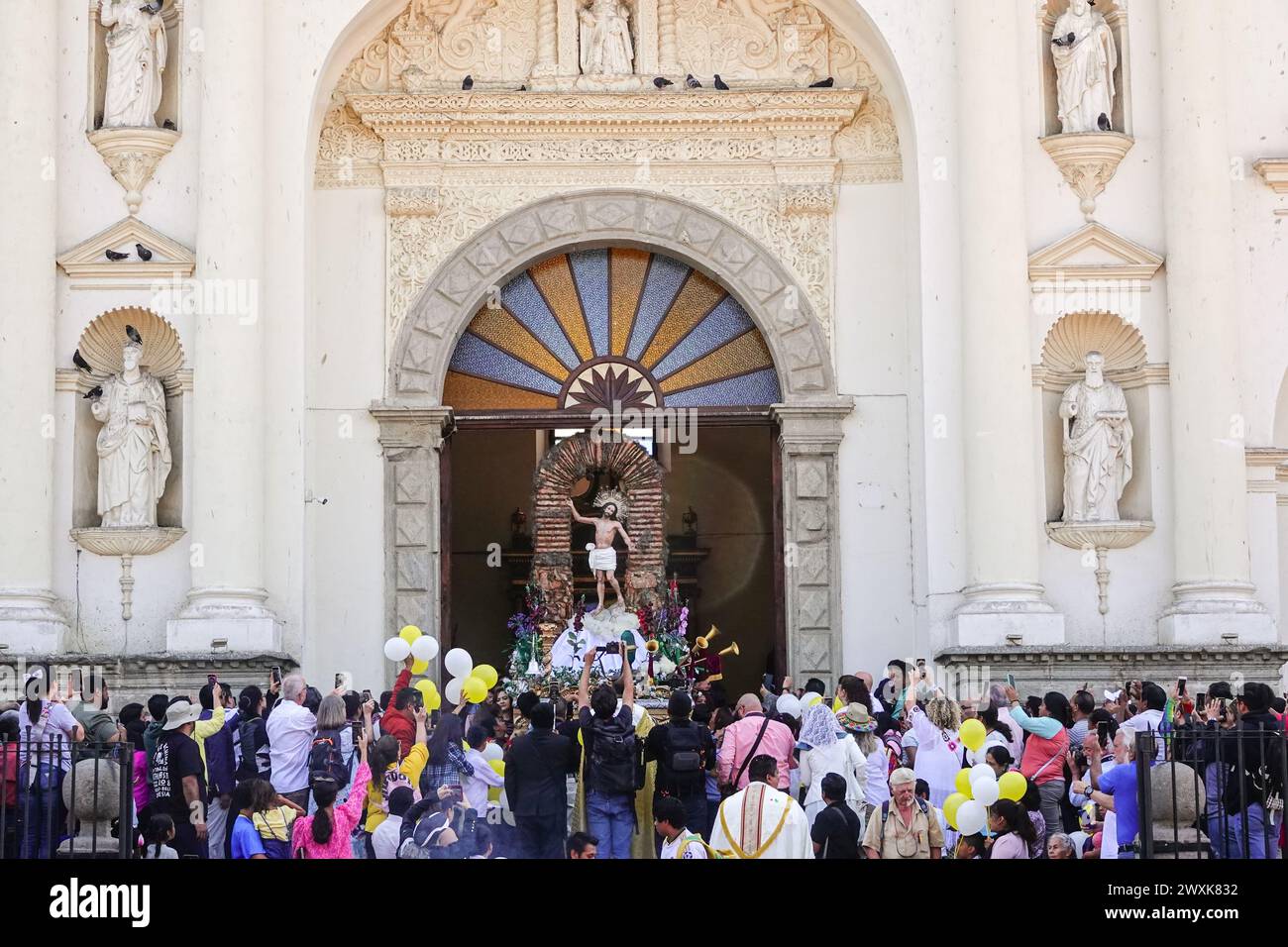 Processional Float Antigua, Guatemala. 31st Mar, 2024. Crowds gather outside the Cathedral ...