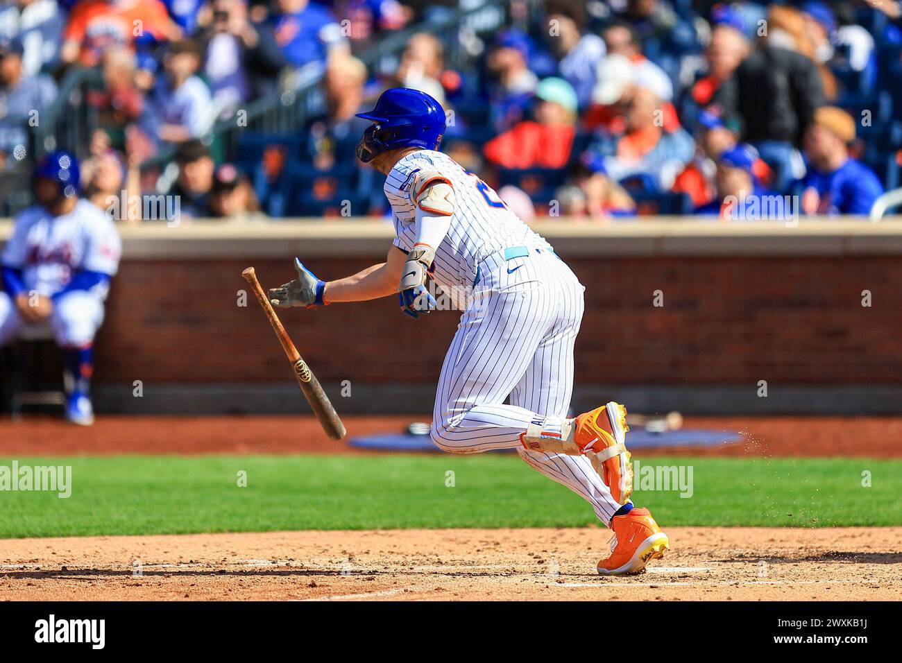 New York Mets Pete Alonso #20 bats during the fifth inning of the ...