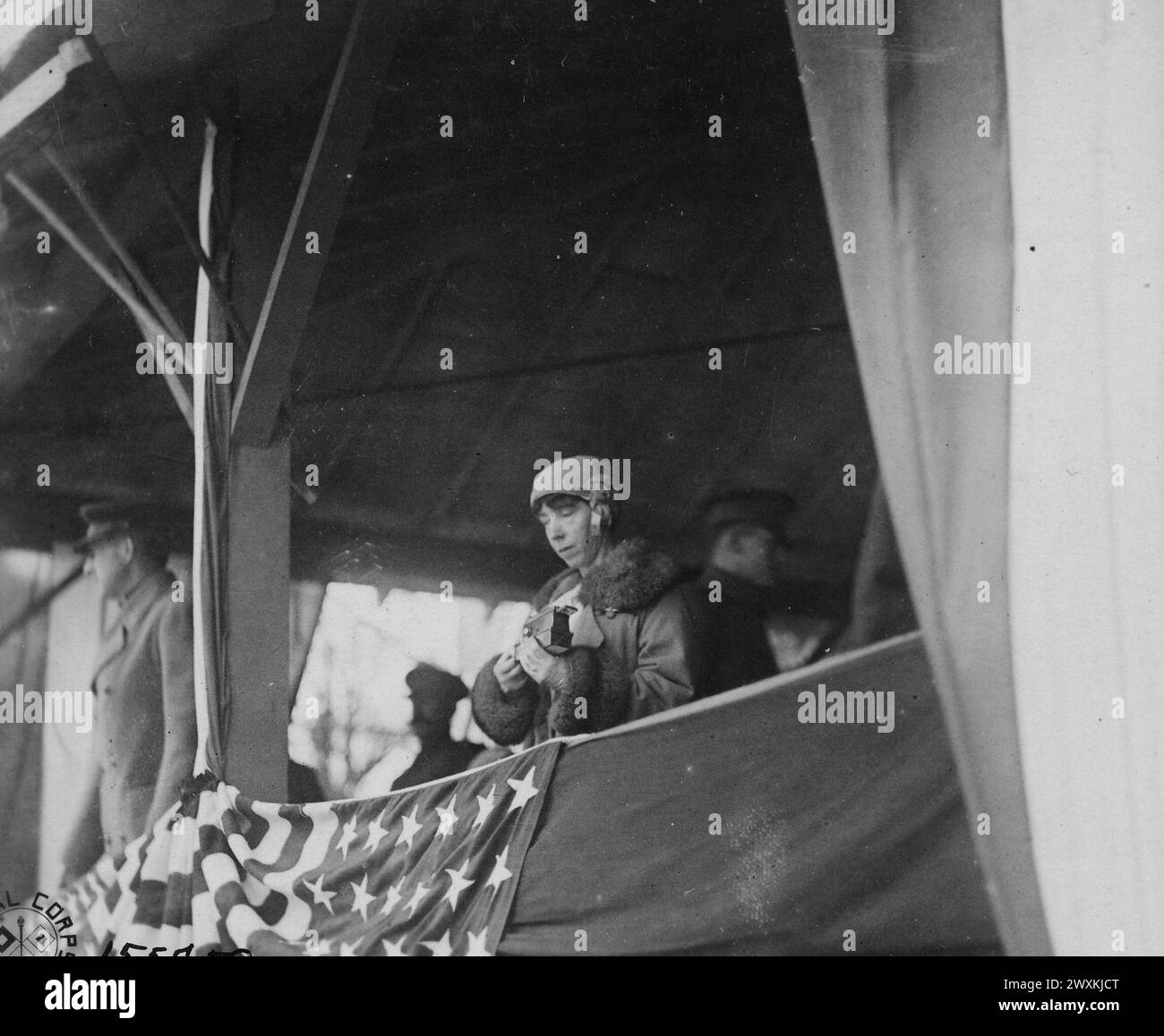 QUEEN OF BELGIUM PREPARING to take photographs of review at General Headquarters. Chaumont, Haute Marne, France ca. March 1919 Stock Photo