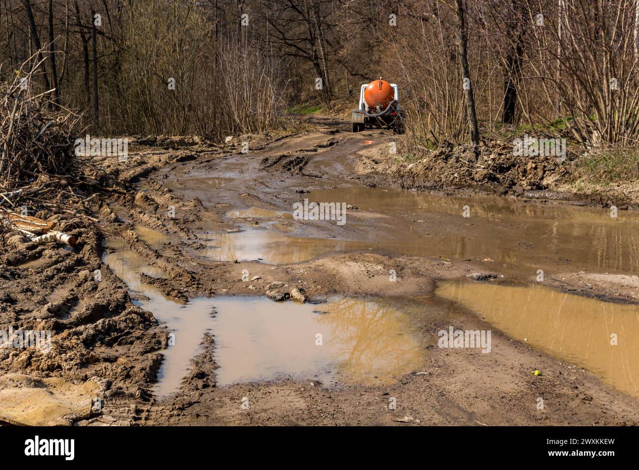 Dirt road with puddles hi-res stock photography and images - Alamy