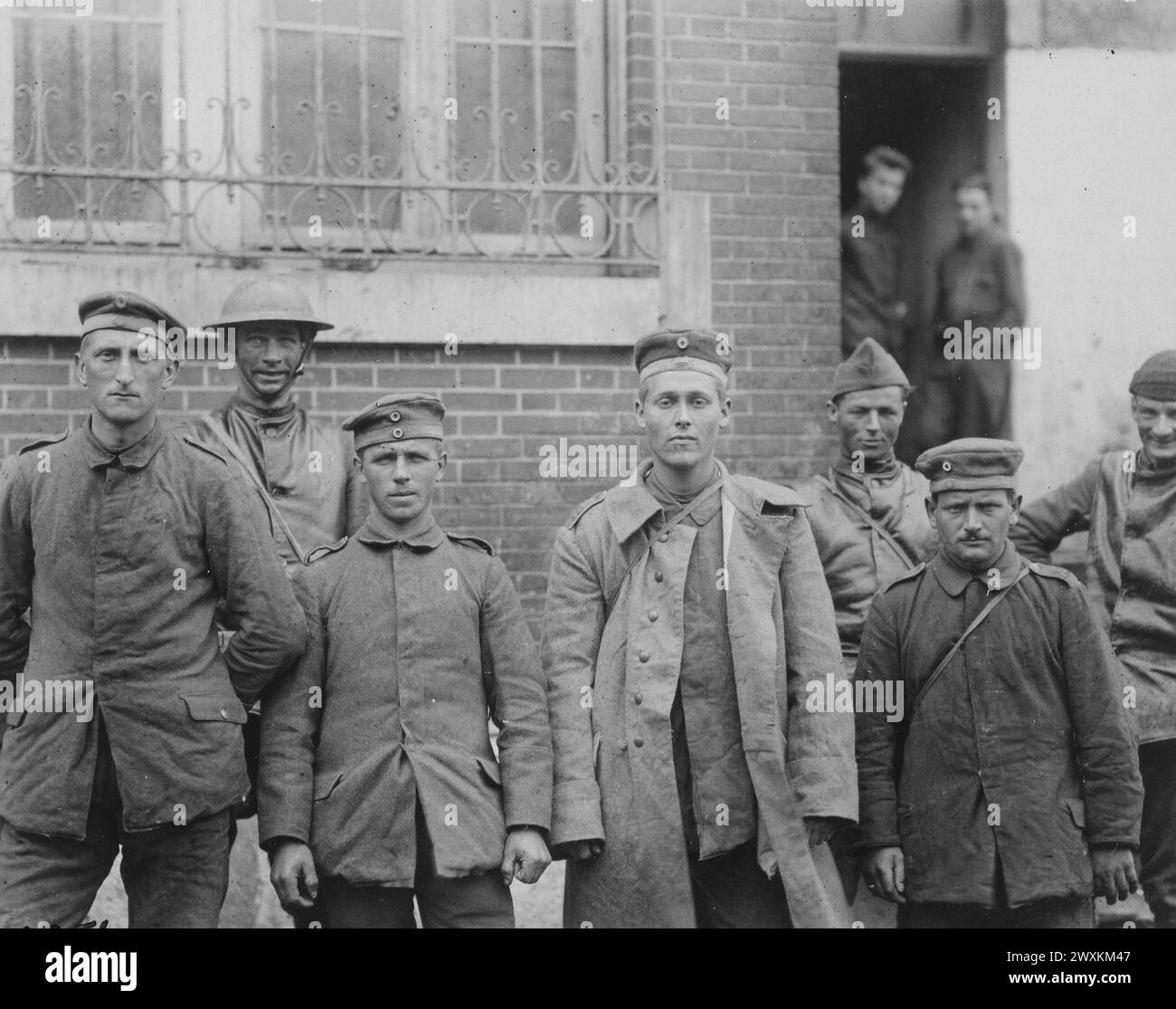 American soldiers german prisoners hi-res stock photography and images ...