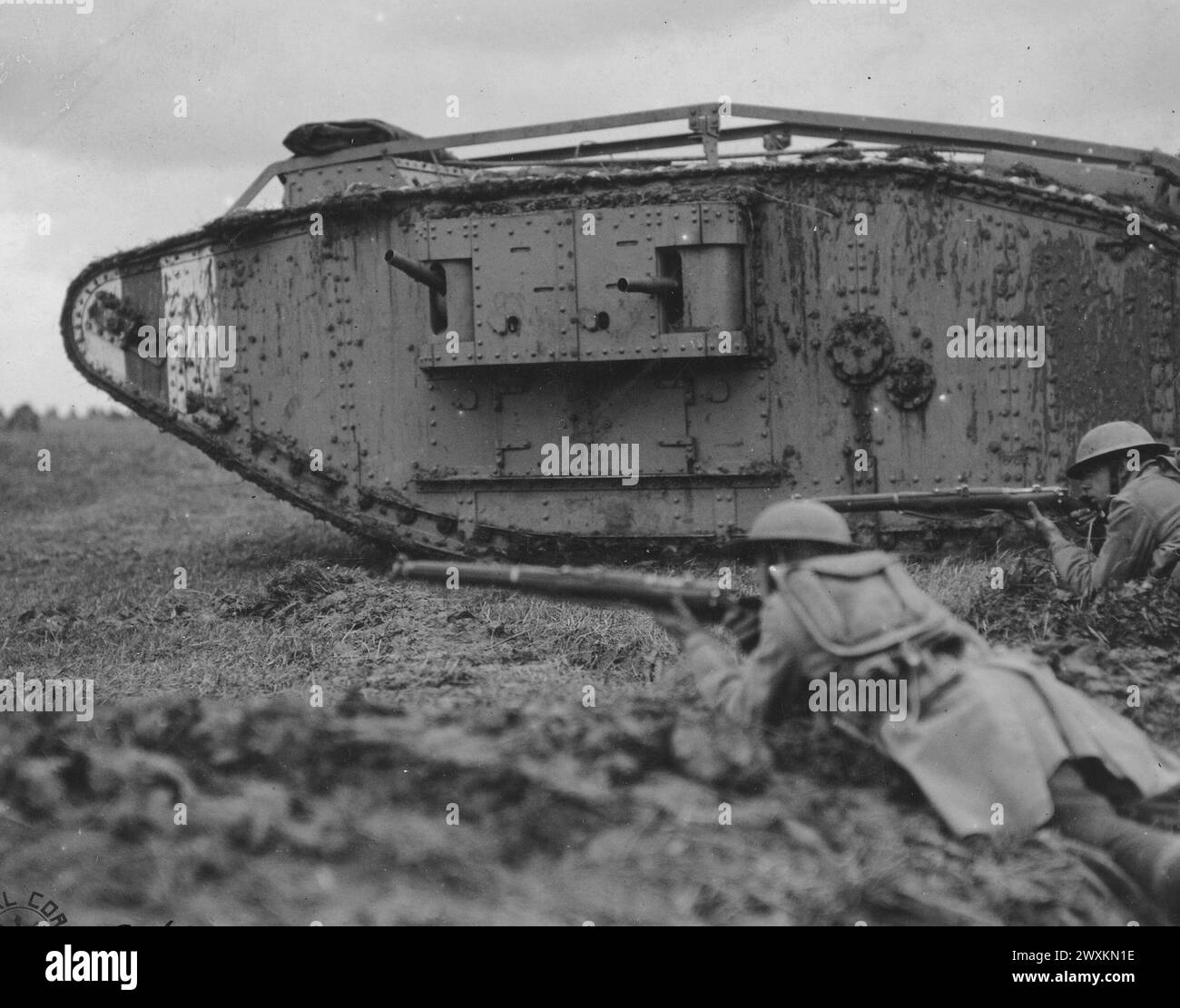 Soldiers of Company 'B'107th Regiment Infantry, 27th Division, in training with British tanks; Beauquesne France ca. September 1918 Stock Photo