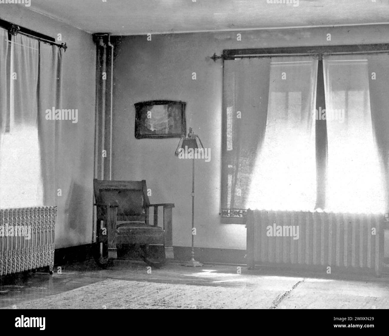 1930s Raditors For Heating A Room Black And White Stock Photos Images 1930s-raditors-for-heating-a-room-black-and-white-stock-photos-images