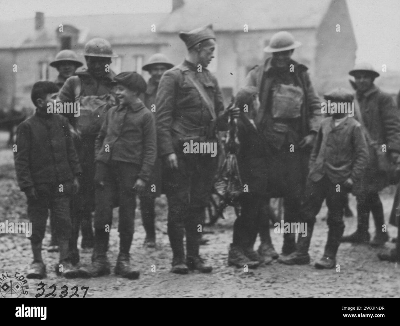 American soldiers and children hi-res stock photography and images - Alamy