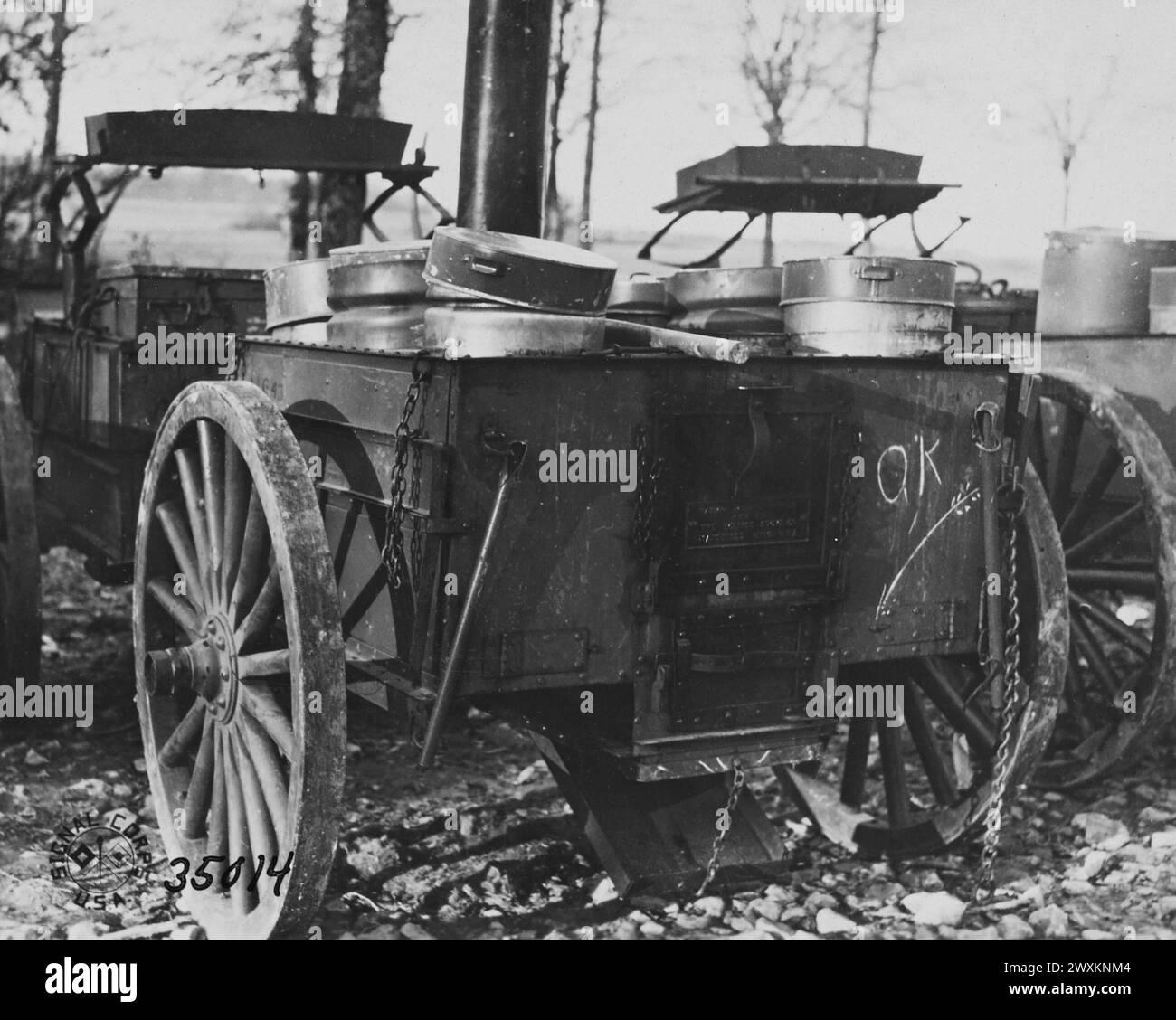 Photo of a Taylor Rolling Kitchen belonging to the first division, manufactured by the Eclipse Stove Company. Camp du Bois de Brocourt, Meuse, France ca. 1918 Stock Photo