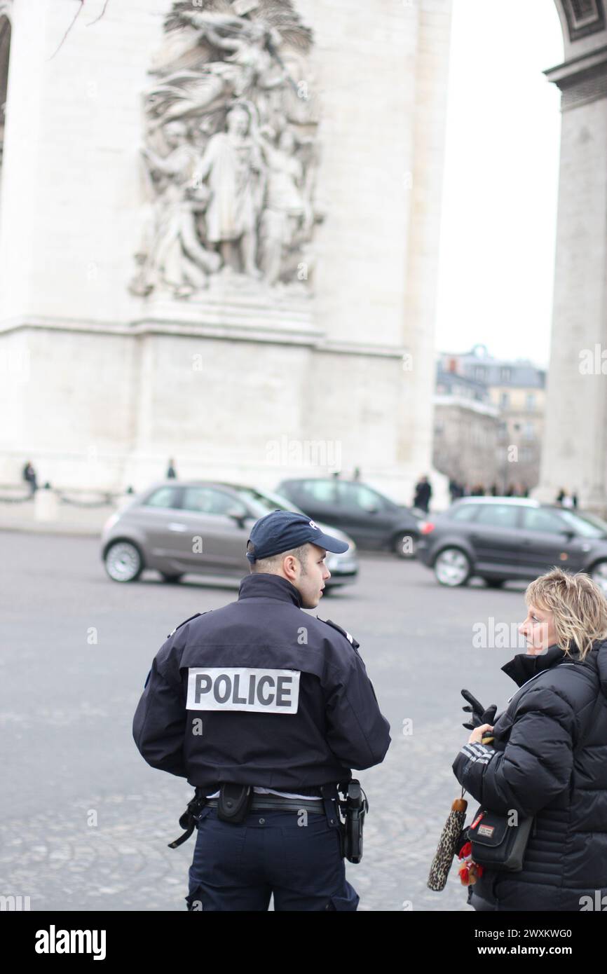 Police helping people in paris at the Triumphal Arch in Paris 2009 Stock Photo