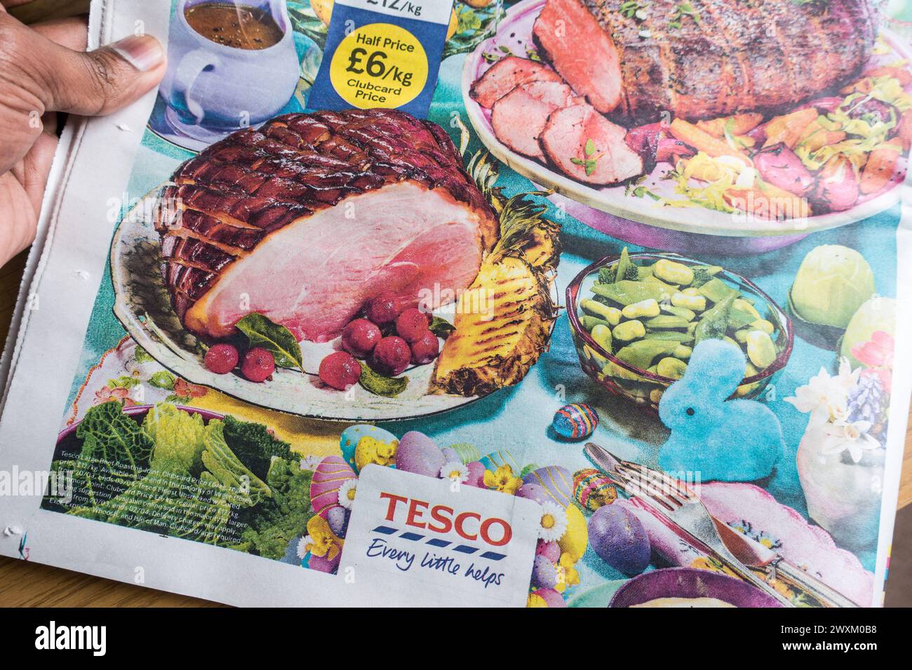 Tesco clubcard price advertisement in newspaper Stock Photo
