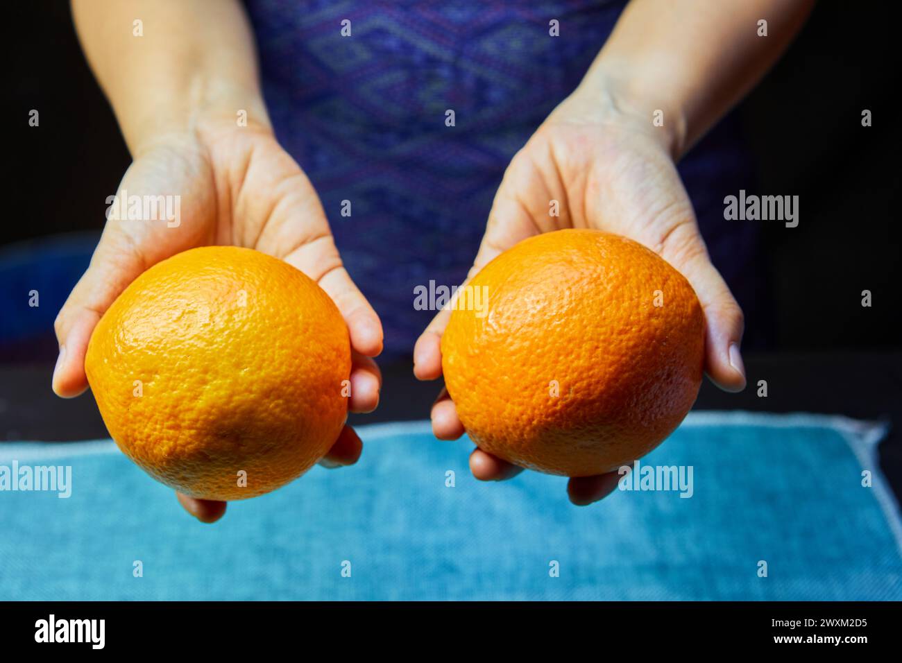 Hand holding fruit juice hi-res stock photography and images - Alamy