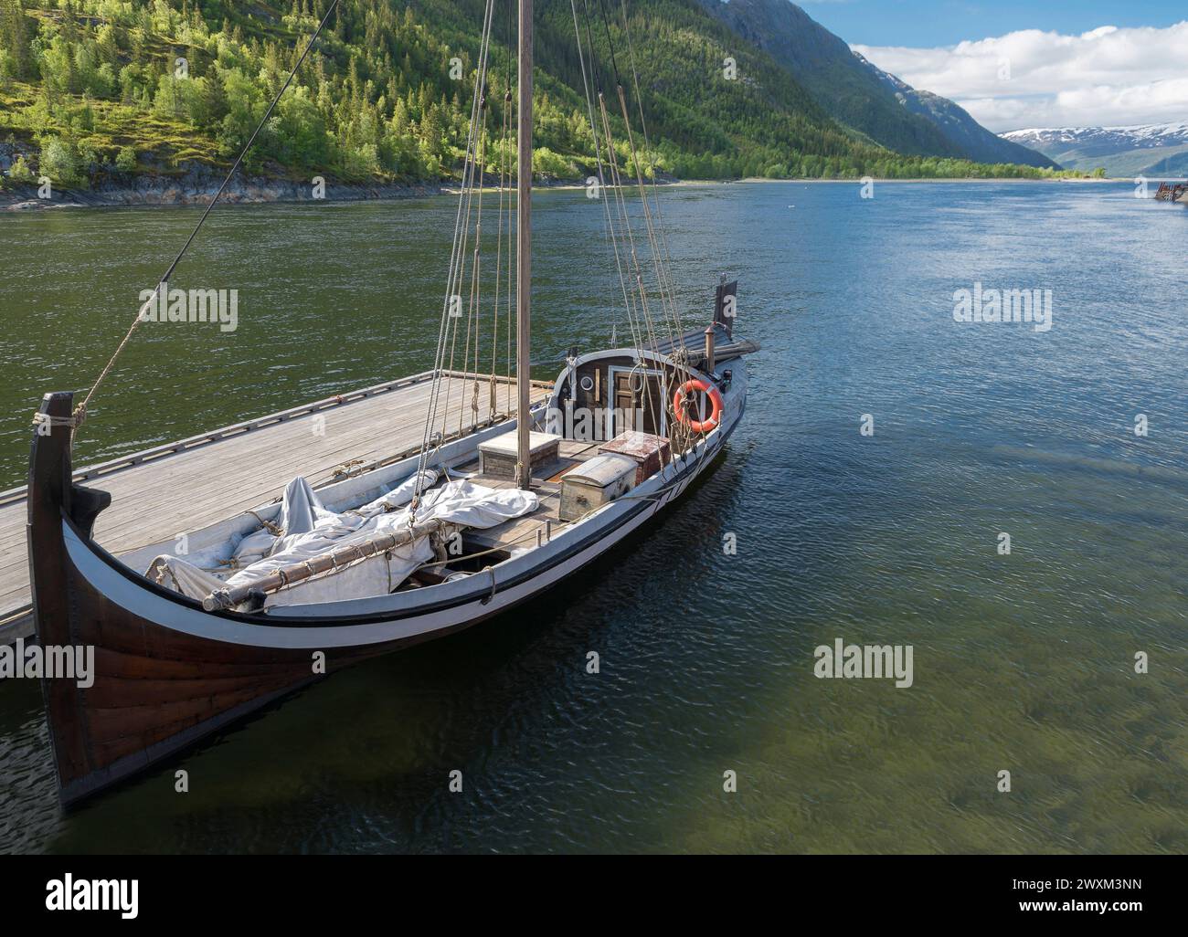 Bateau sur un fjord Stock Photo