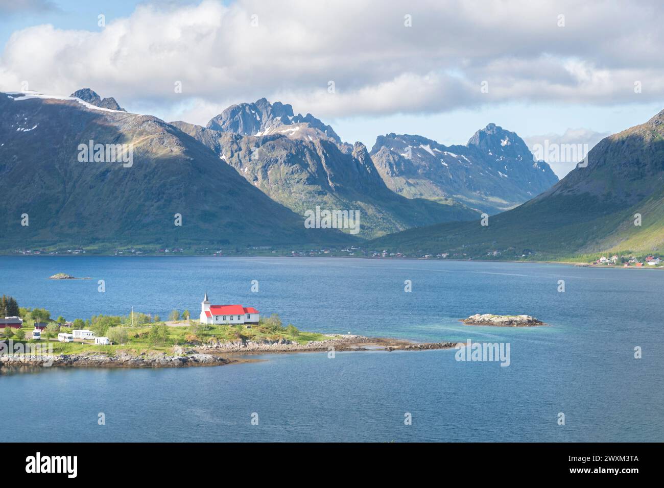 église sur une ile en Norvège Stock Photo