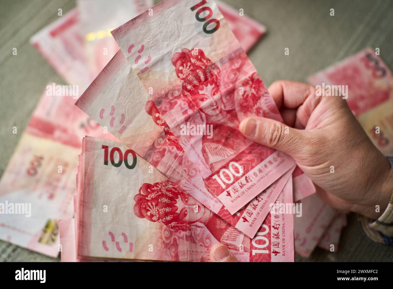 100 hong kong dollar bank hi-res stock photography and images - Alamy