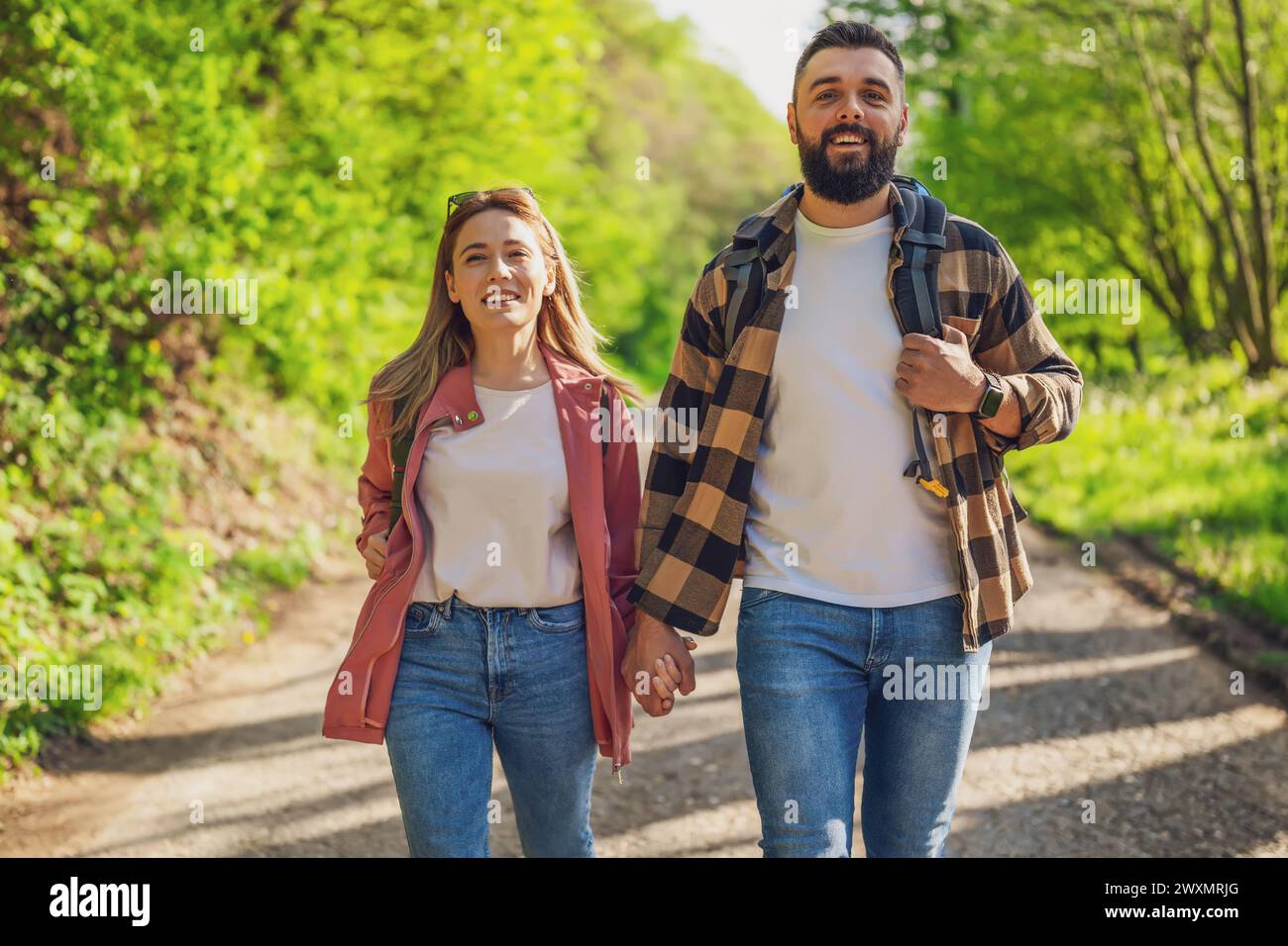 Black couple holding hands hi-res stock photography and images - Alamy