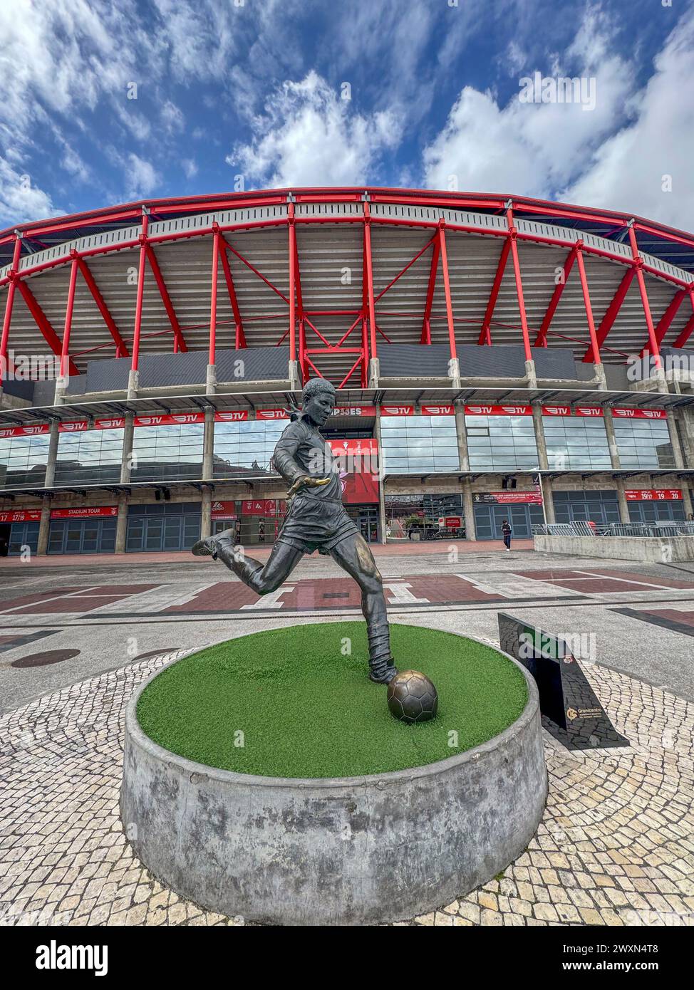 April 1, 2024, %G, New York, USA: Lisbon (PT), 01/04/2024 Ã¢â‚¬' ESTADIO DA LUZ/LISBOA/PORTUGAL - View of the facade of the Estadio da Luz or Estadio do Sport Lisboa e Benfica is a Category 4 football stadium located in the parish of Sao Domingos de Benfica, city of Lisbon, in Portugal. The stadium is also known by Benfica fans as ''A Catedral'', where the Portuguese classic between Benfica x Sporting for the Taca Portugal takes place tomorrow. (Credit Image: © Pedro Paulo Diaz/TheNEWS2 via ZUMA Press Wire) EDITORIAL USAGE ONLY! Not for Commercial USAGE! Stock Photo