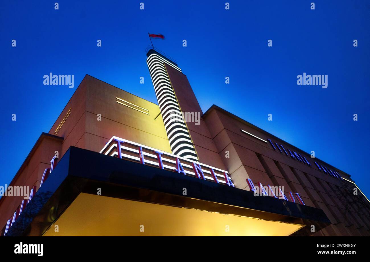 Berlin. Das ehemalige Premierenkino Titania Palast, im Stil der Neuen Sachlichkeit von Sch?ffler, Schl?nbach & Jacobi entworfen. 1928 er?ffnet. Stock Photo