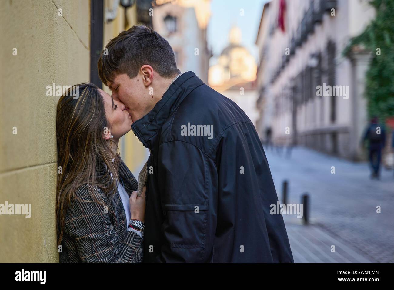 Kissing teenager hi-res stock photography and images - Alamy