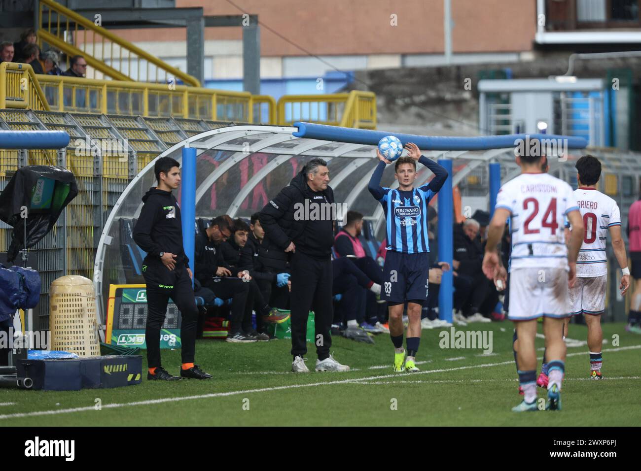 Lecco, Italy. 01st Apr, 2024. coach Alfredo Aglietti (Lecco) during the Serie BKT match between Lecco and Cittadella at Stadio Mario Rigamonti-Mario Ceppi on April 1, 2024 in Lecco, Italy.(Photo by Matteo Bonacina/LiveMedia) Credit: Independent Photo Agency/Alamy Live News Stock Photo