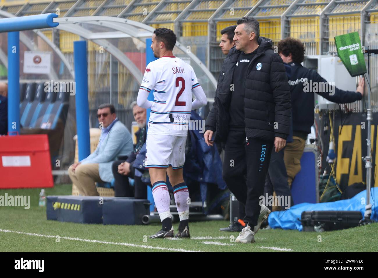 Lecco, Italy. 01st Apr, 2024. coach Alfredo Aglietti (Lecco) during the Serie BKT match between Lecco and Cittadella at Stadio Mario Rigamonti-Mario Ceppi on April 1, 2024 in Lecco, Italy.(Photo by Matteo Bonacina/LiveMedia) Credit: Independent Photo Agency/Alamy Live News Stock Photo