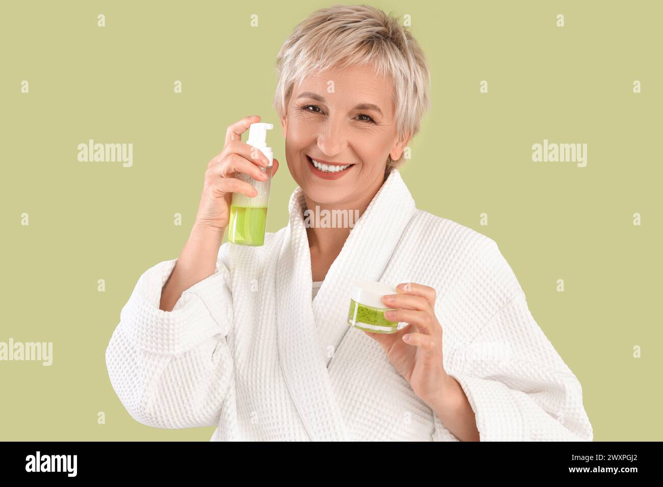 Mature woman face scrub hi-res stock photography and images - Alamy