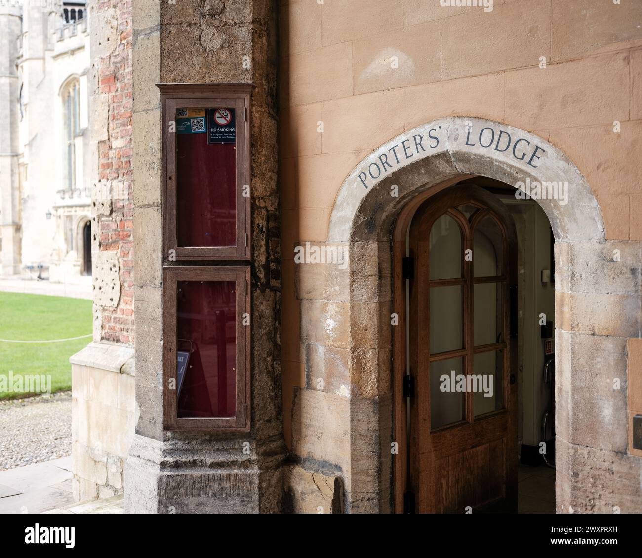 Porters Lodge in St. Johns College & Street scene in Cambridge, UK ...