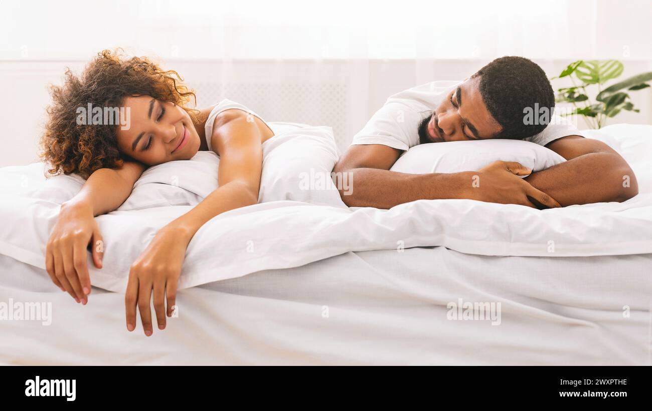 People sleep in bed hi-res stock photography and images - Alamy