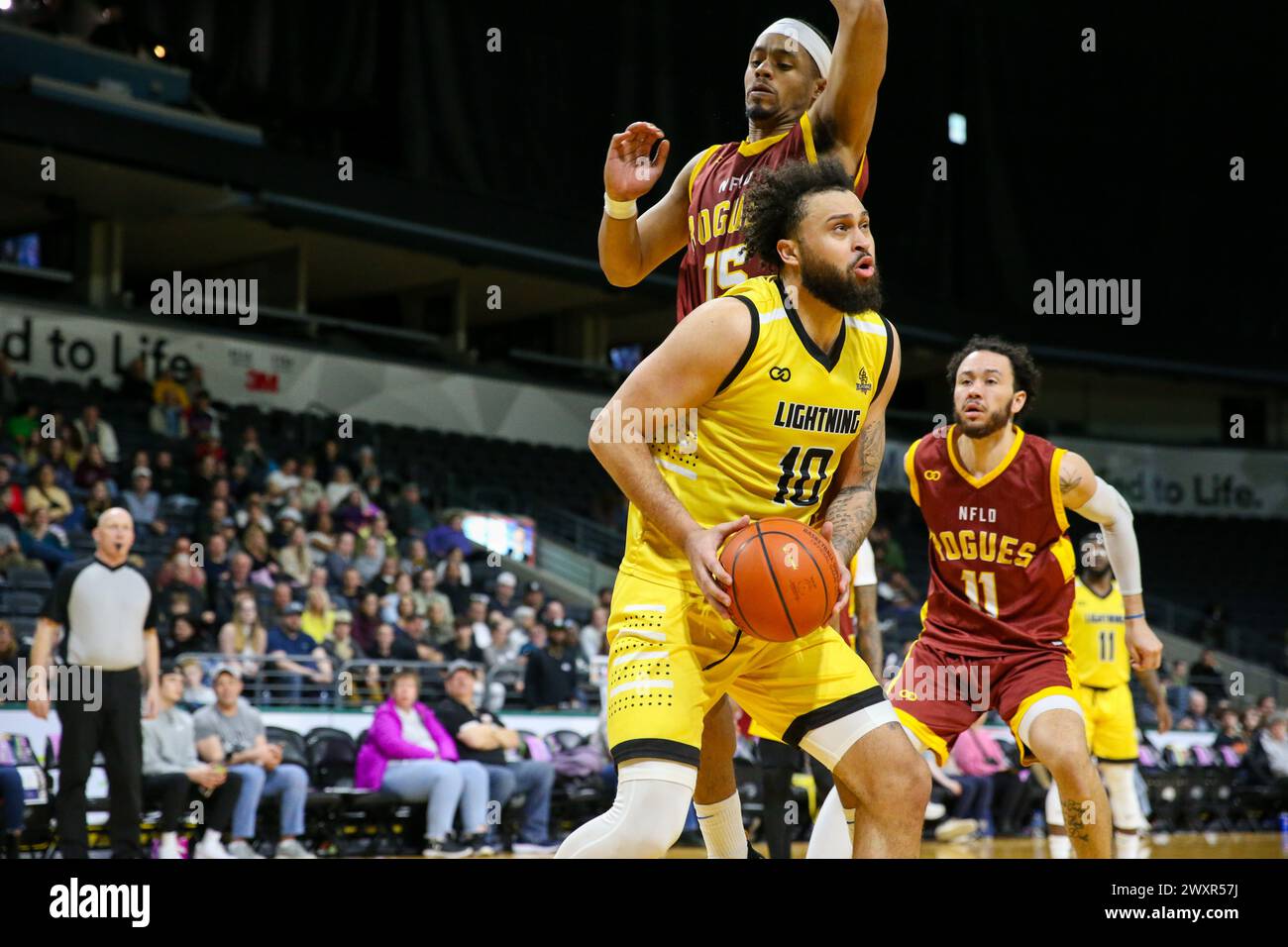 London, Canada. 1st Apr, 2024. The London Lightning defeat the Newfoundland Rogues 104-97 in regulation. Jermaine Haley (10) of the London Lightning drives the net under pressure from Marquise Collins (15) of the Newfoundland Rogues. Credit: Luke Durda/Alamy Live News Stock Photo