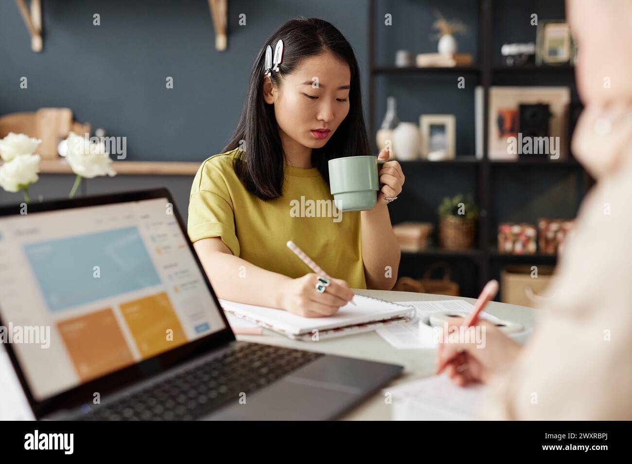 Adult homework hi-res stock photography and images - Alamy